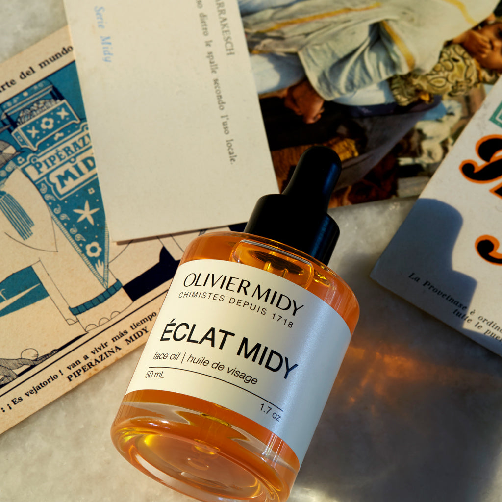 Éclat Midy face oil with Midy artifacts